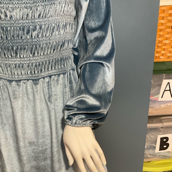 Lauren Conrad NWT’s Velvet Feel Blue Party Dress Long Sleeve Ruffle Hem Sz Large - Picture 8 of 15